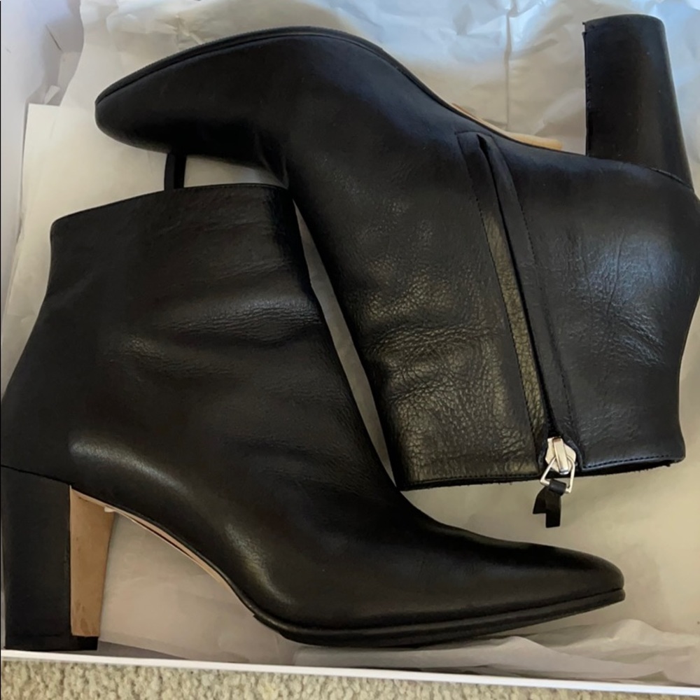 MANOLO BLAHNIK leather ankle boots